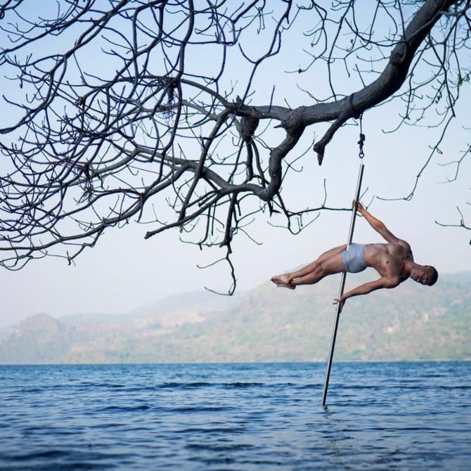 Clase de Pole Fitness en Wellnest